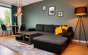 Smart Home - Essen - Perfect For 5 Guests! Central - Balcony - Netflix - Free Parking Zone
