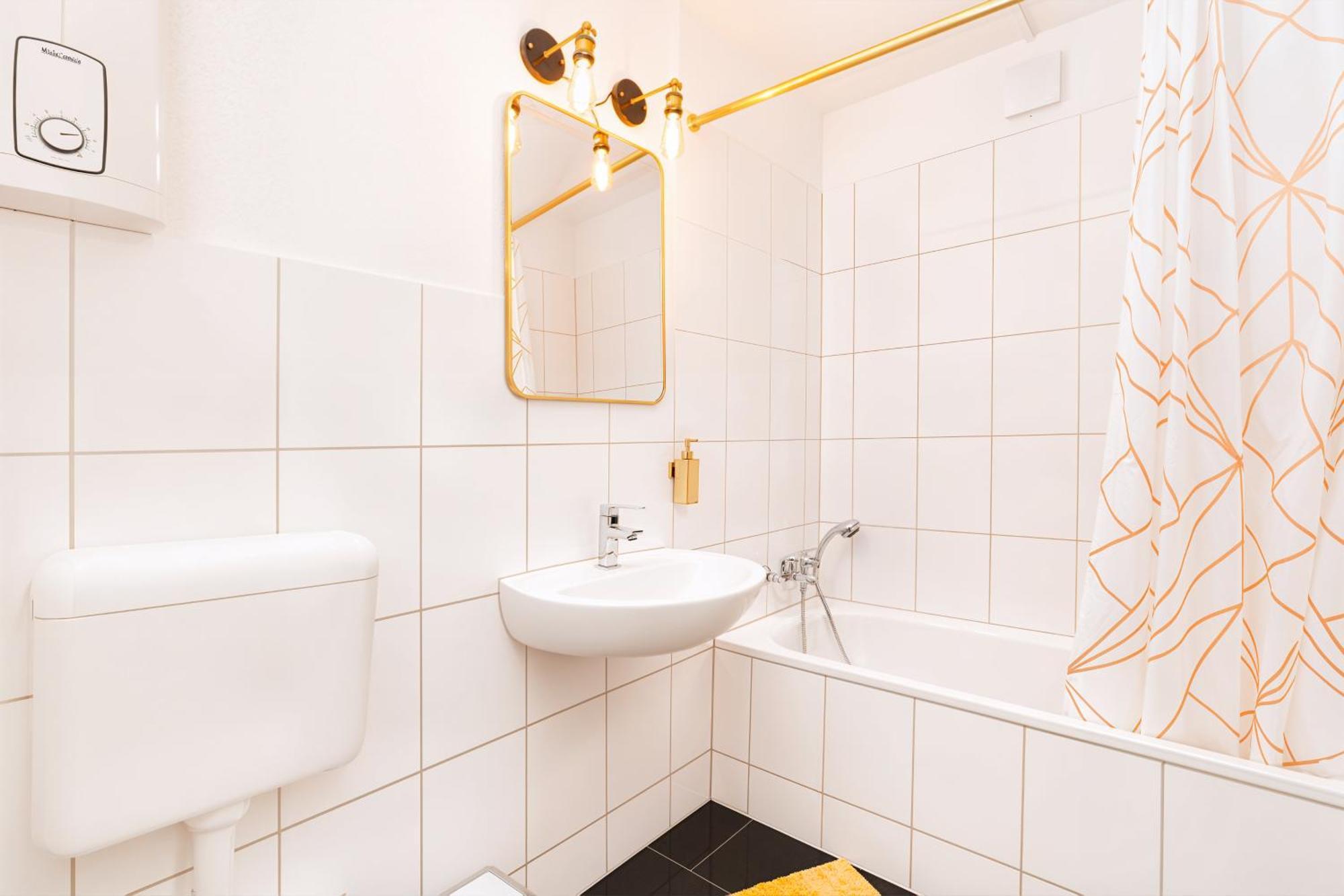 Smart Home - Essen - Perfect For 5 Guests! Central - Balcony - Netflix - Free Parking Zone Exterior foto
